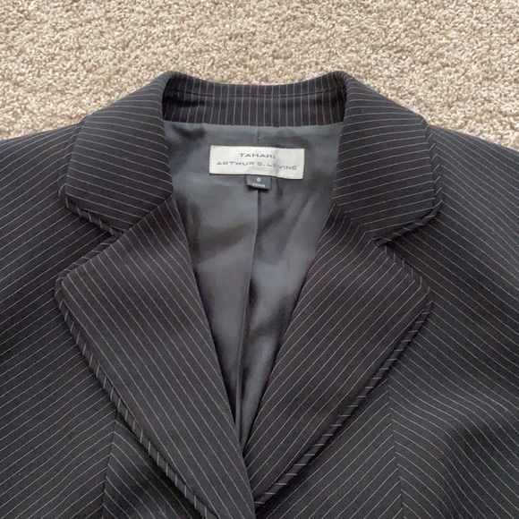 Tahari blazer - Picture 2 of 4